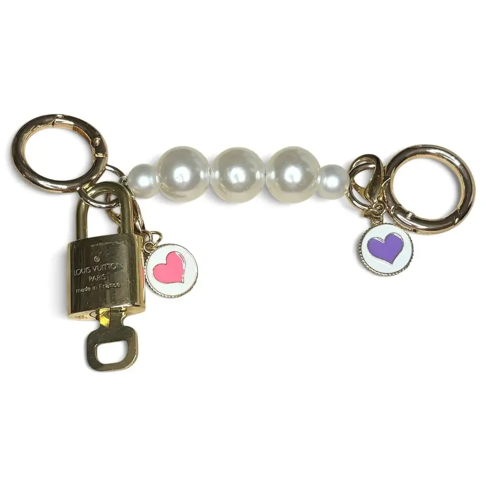 Louis Vuitton Lock & Key #318 w/a Pearl Bar & Pink Purple Heart Charms Keychain